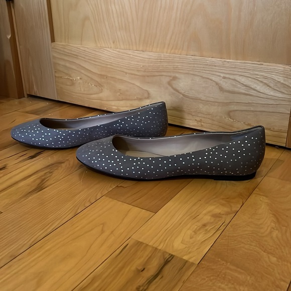 Shoes of Prey Women’s Ballerina Flats Gray Polka Dot Sz 9.5 - Picture 2 of 6